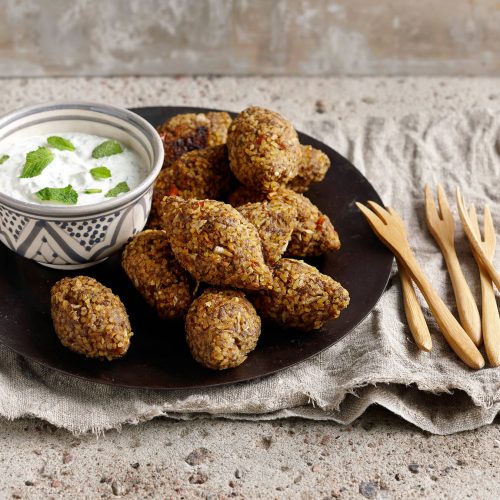 Kibbeh eli mausteinen lammaspyörykkä