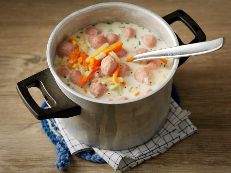 Koskenlaskijan siskonmakkarakeitto