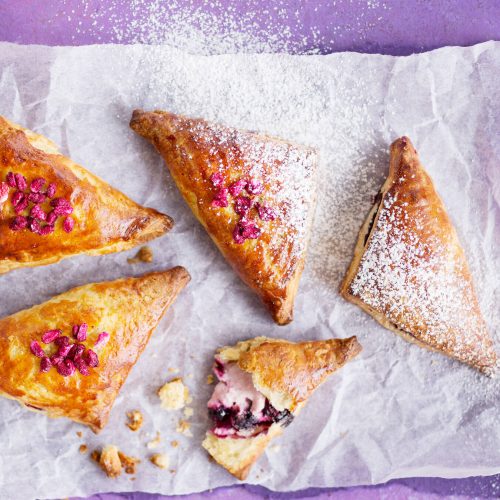 Mustaherukka-tuorejuustopasteijat