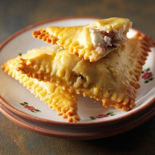 Salaattijuustopasteijat