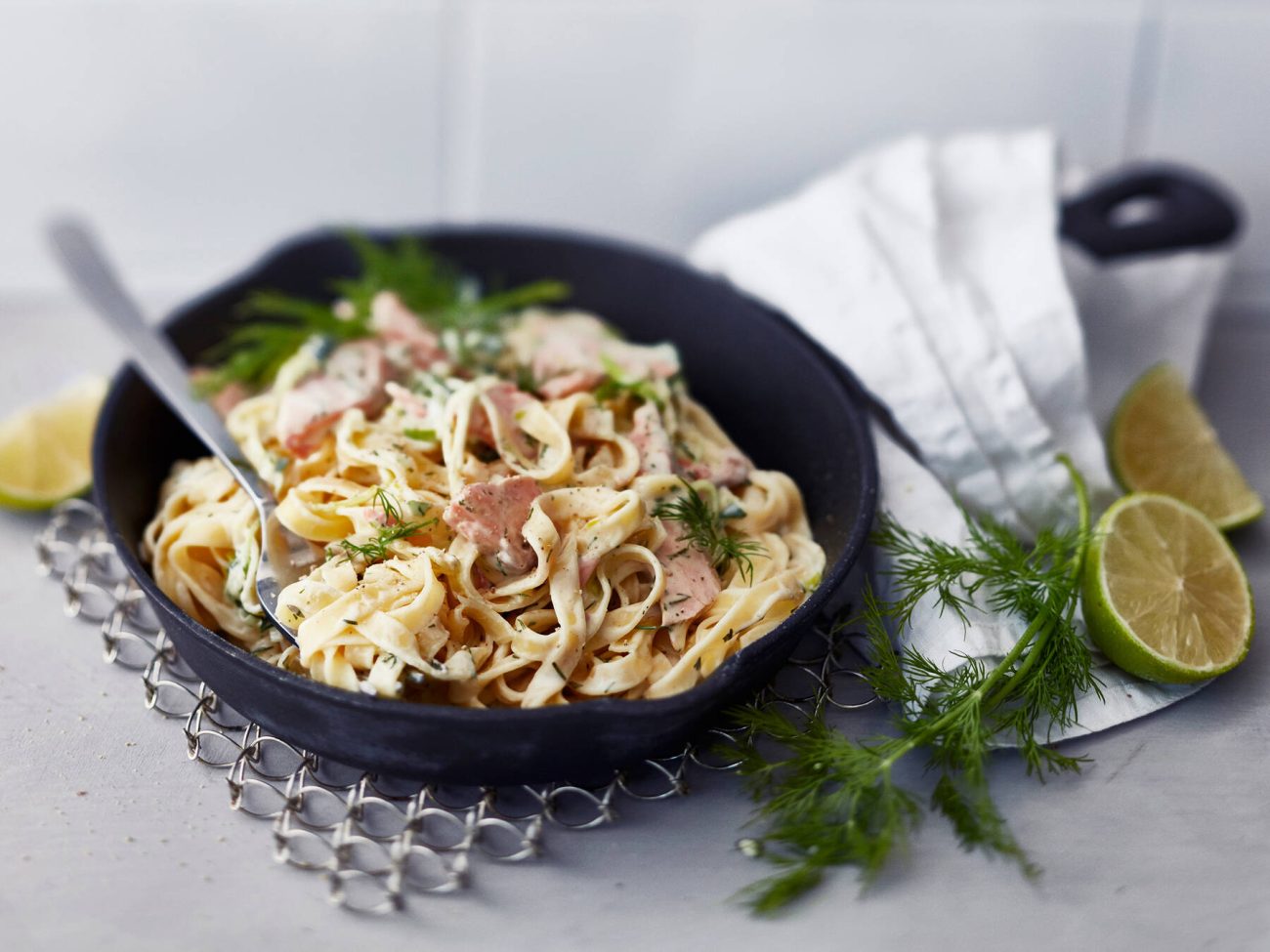 Lämminsavulohipasta