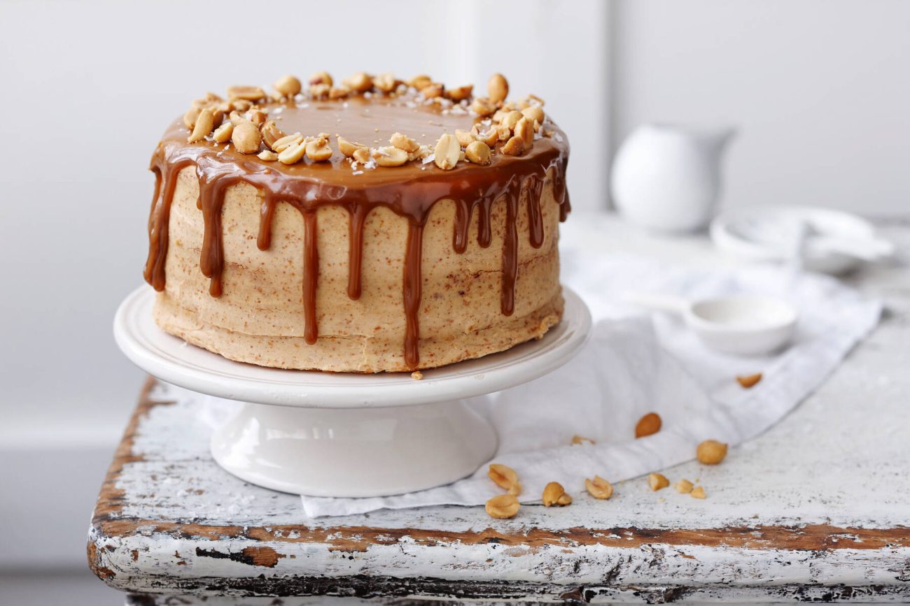 Dripped cake eli Valuva maapähkinä-kinuskikakku