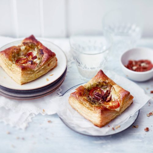 Nopeat tomaatti-mozzarellawienerit