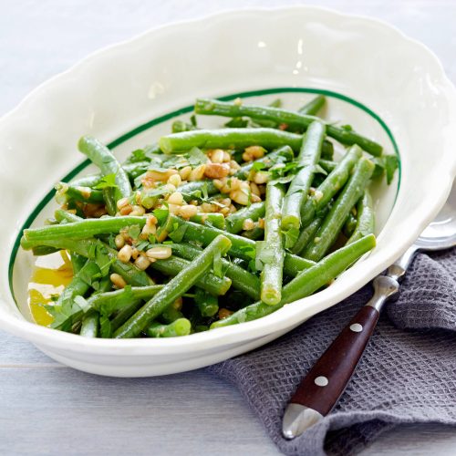 Vihreät pavut maustevoin kera