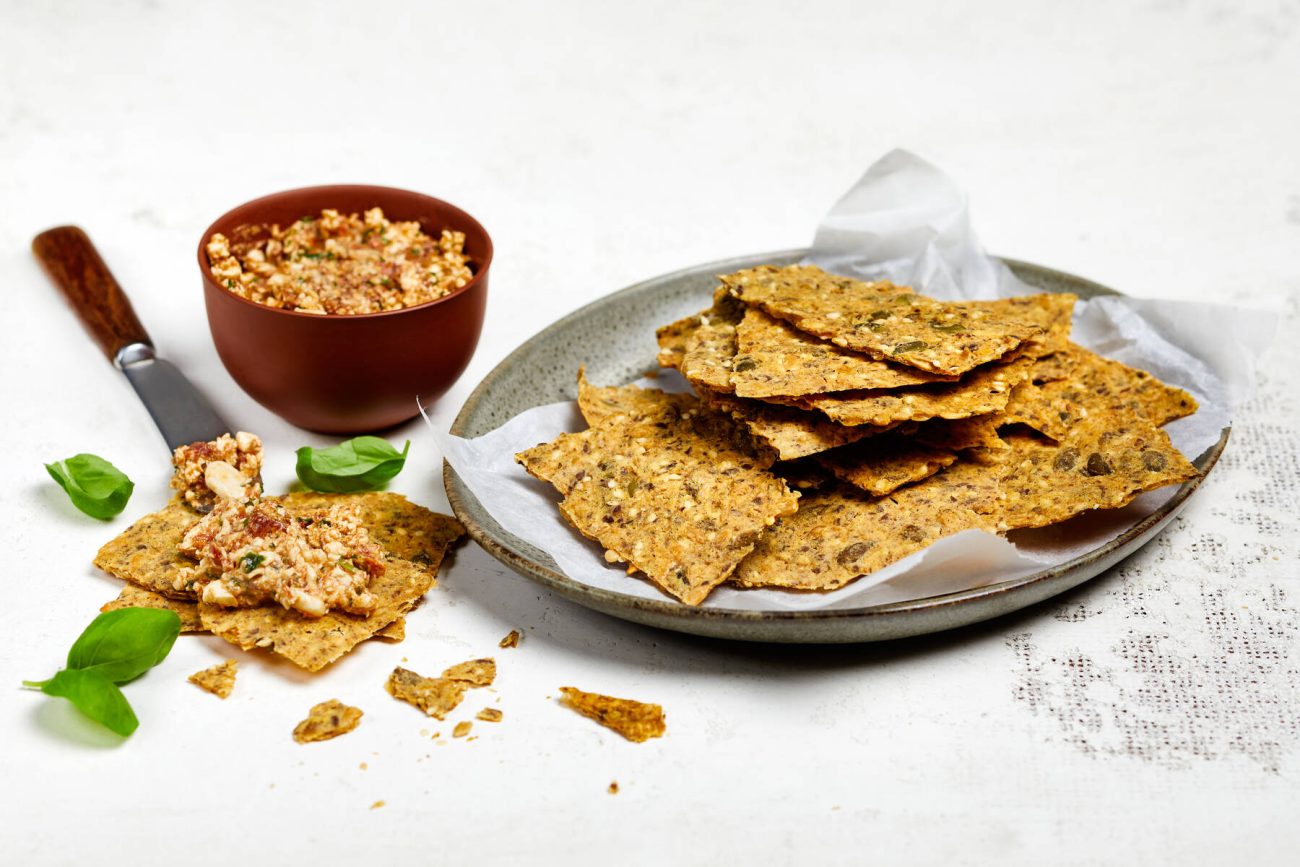 Juusto-siemennäkkäri & raejuusto-tomaattilevite