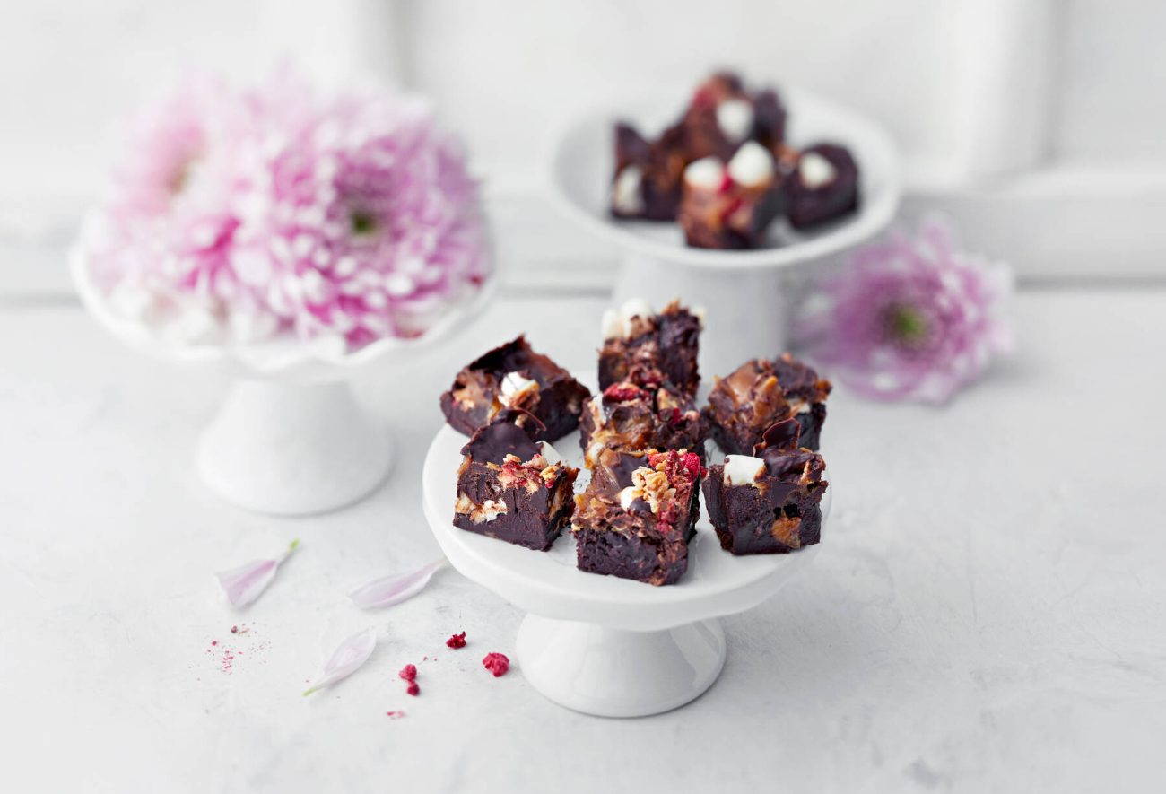 Suolakinuski-vadelma rocky road