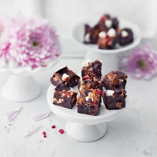 Suolakinuski-vadelma rocky road