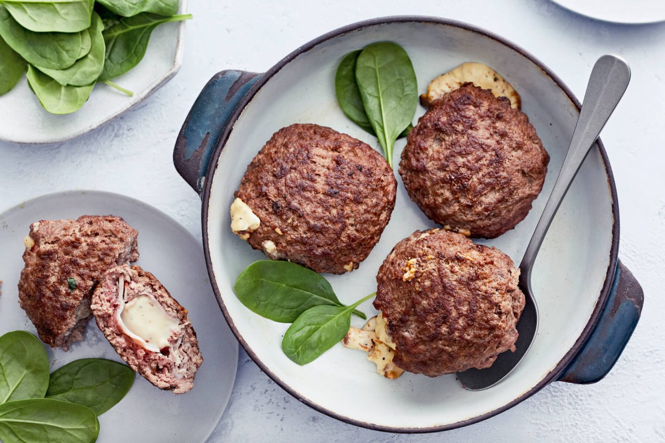 Täytetyt jauhelihapihvit eli arkinen Cordon Bleu