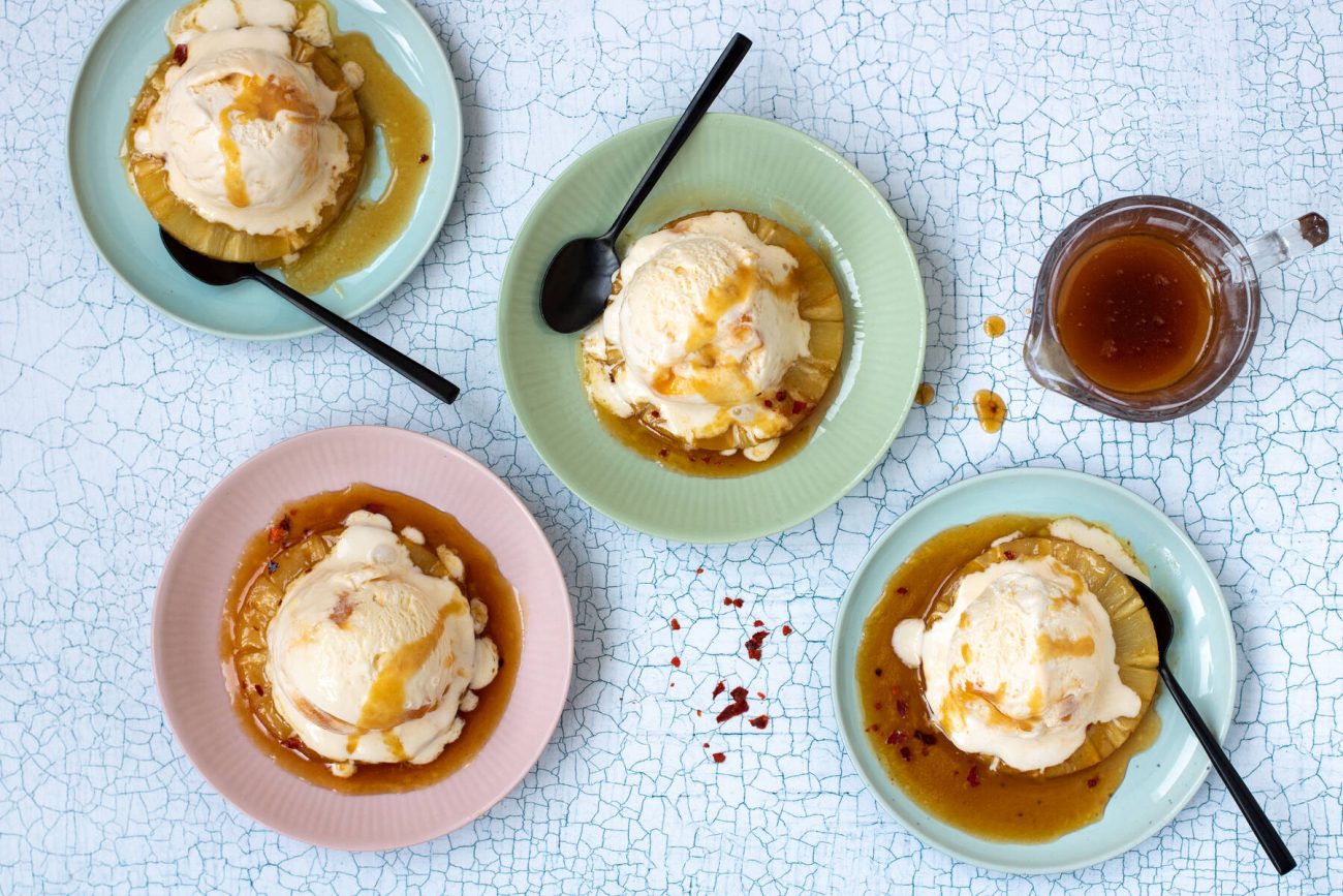 Karamellisoidut ananakset