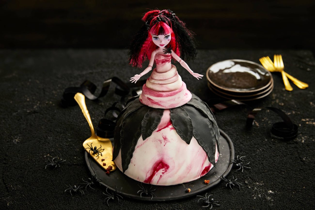 Halloween nukkekakku