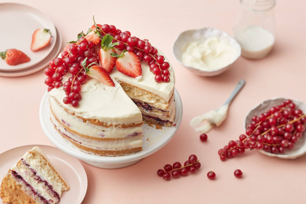 Vanilja-herukkatäytekakku