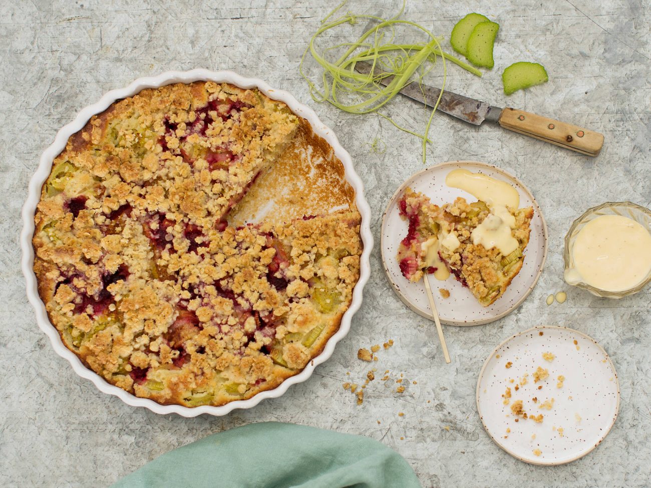 Raparperi-vadelma-murupiirakka