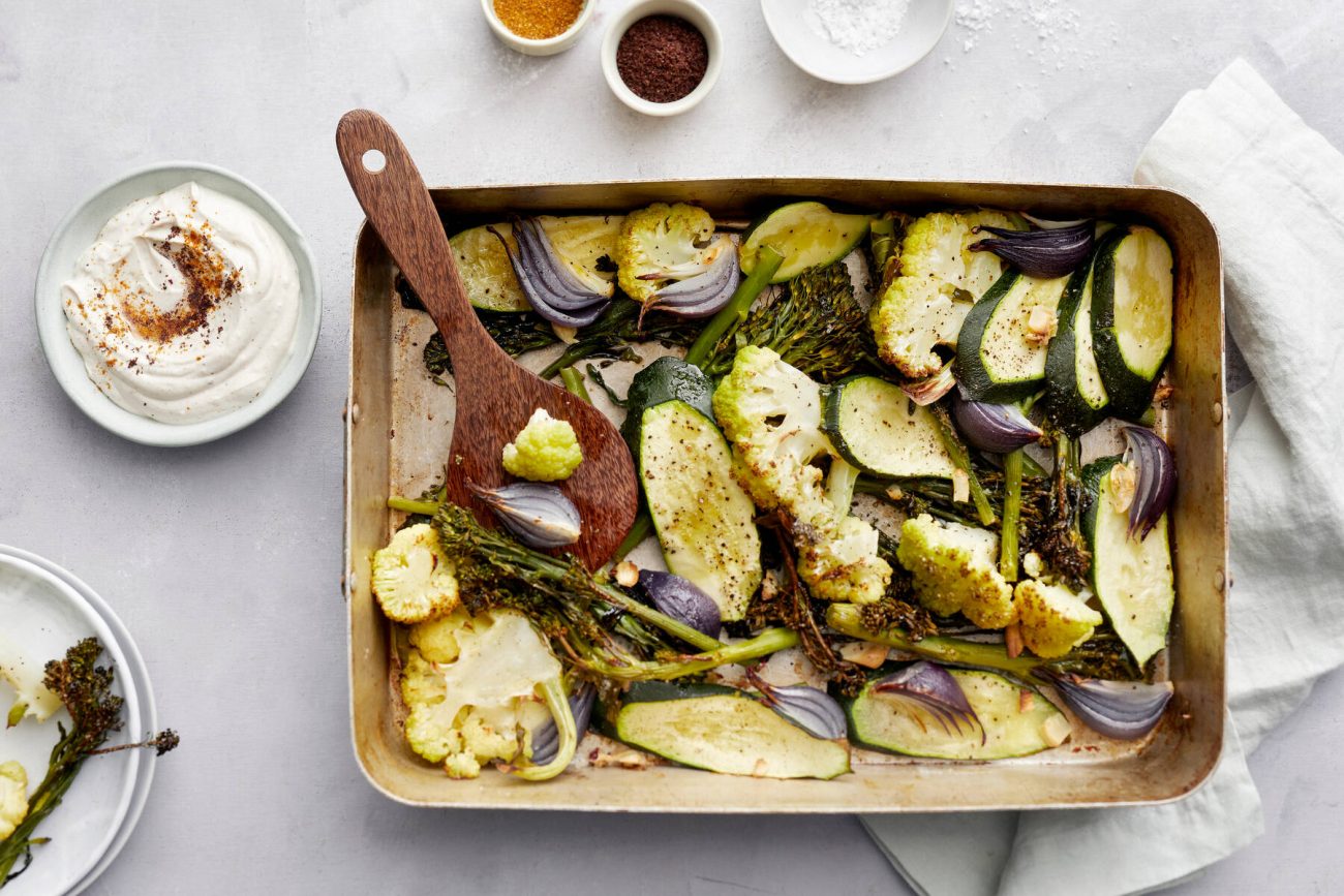 Paahdetut kasvikset ja tahinijogurtti