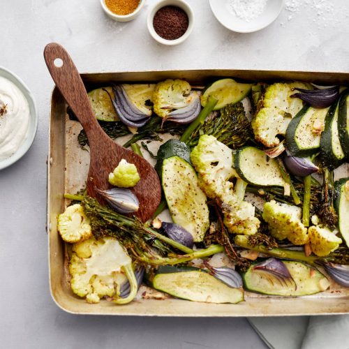 Paahdetut kasvikset ja tahinijogurtti