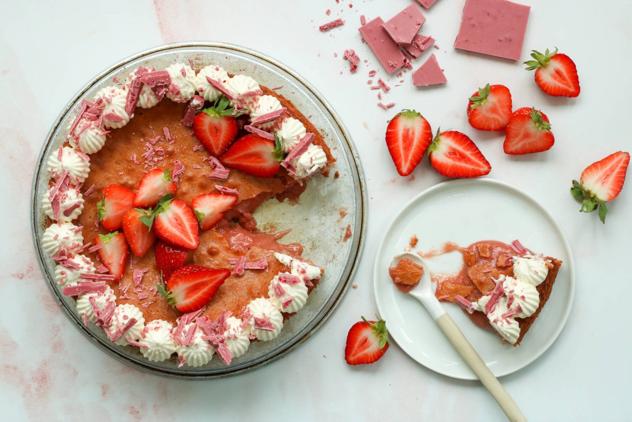 Rubymutakakku mansikoilla