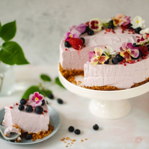 Vegaaninen kuningatarkakku