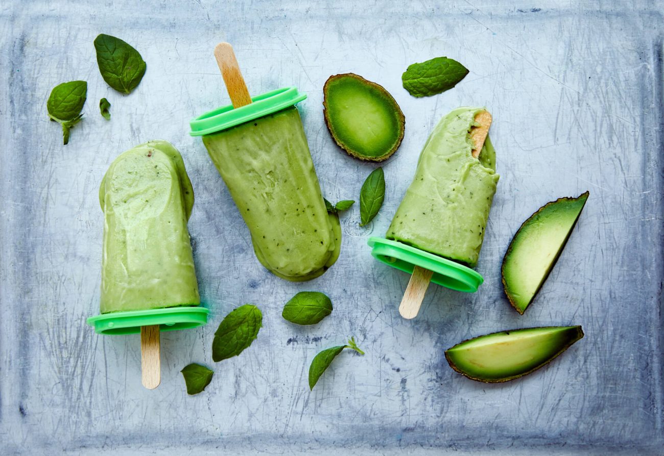 Vegaaniset avokadojäätelötikut