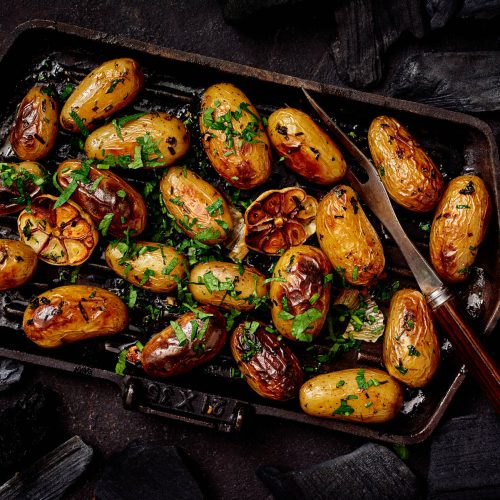 Uudet perunat grillissä