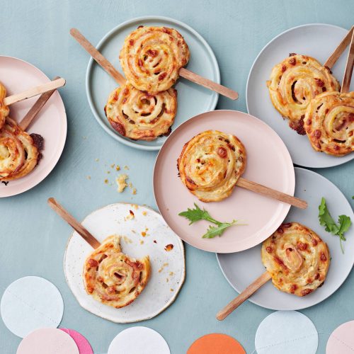 Kinkkuhyrrät tikussa