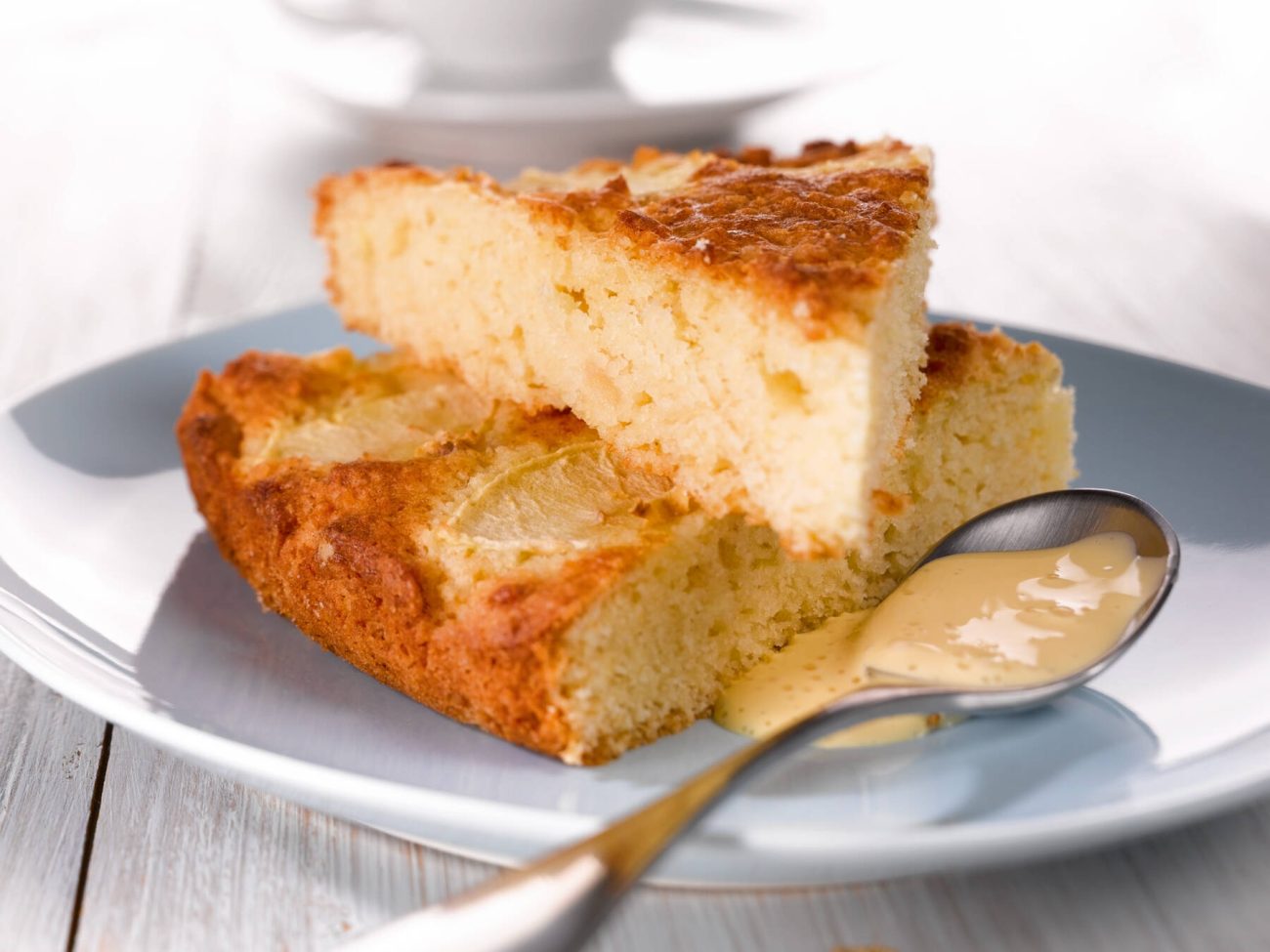 Helppo omenapiirakka