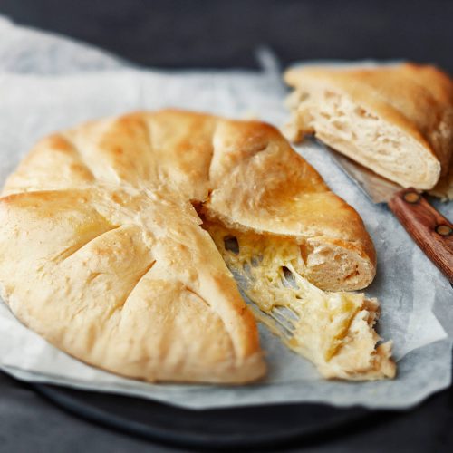 Hatsapuri eli täytetty juustoleipä