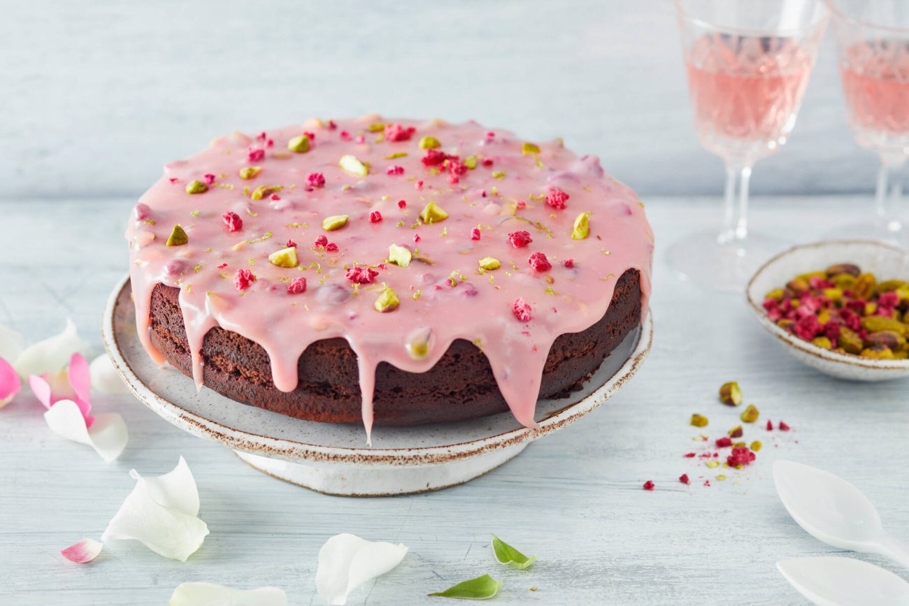 Pinkki kookos-browniekakku