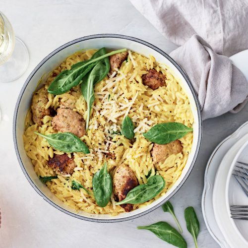 Mausteisia kanapullia ja kermaista Orzo pastaa