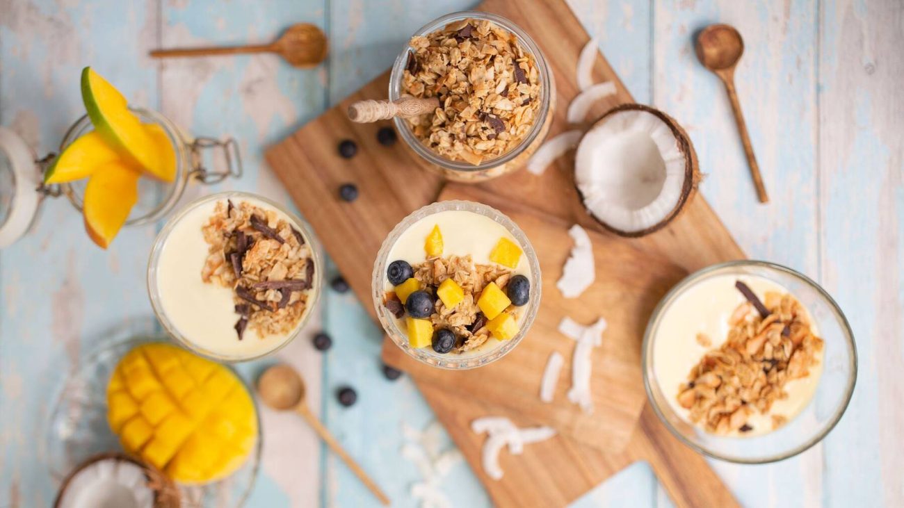 Satokausikalenterin kotitekoinen kookosgranola