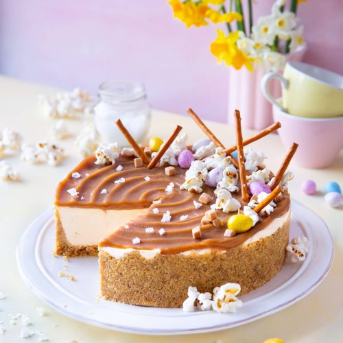 Kinuskikissan suolakinuskijuustokakku