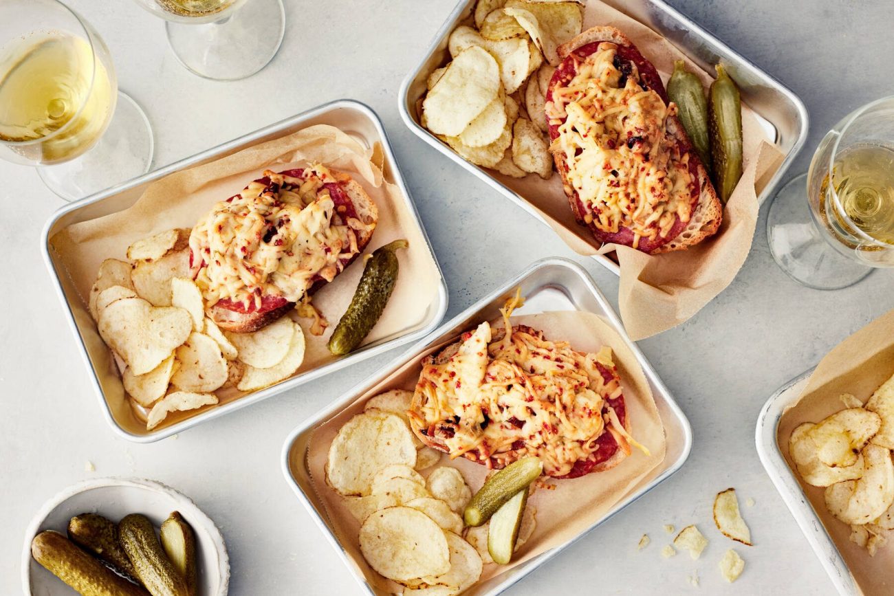 Lämmin antipasto-leipä