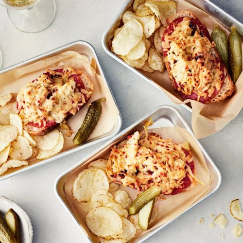 Lämmin antipasto-leipä