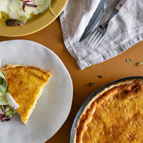 Satokausikalenterin juustopiirakka ja kyssäkaalia