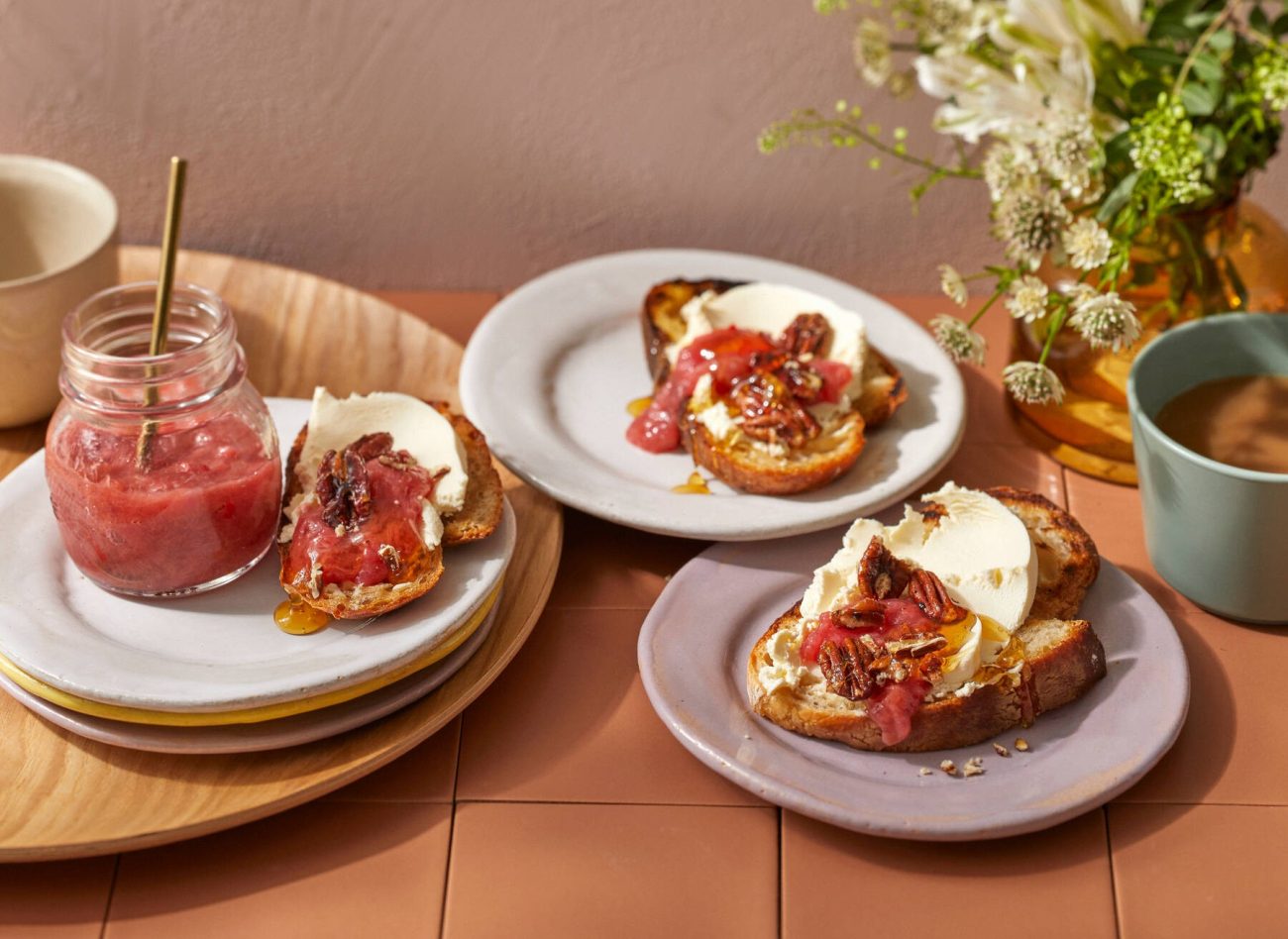 Raparperi-mascarponeleivät