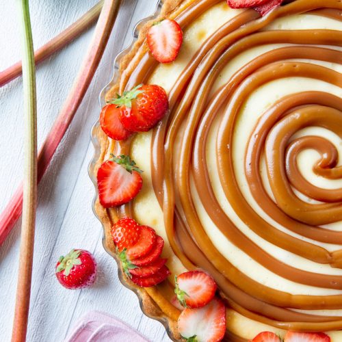 Kinuskikissan mascarpone-raparperipiirakka