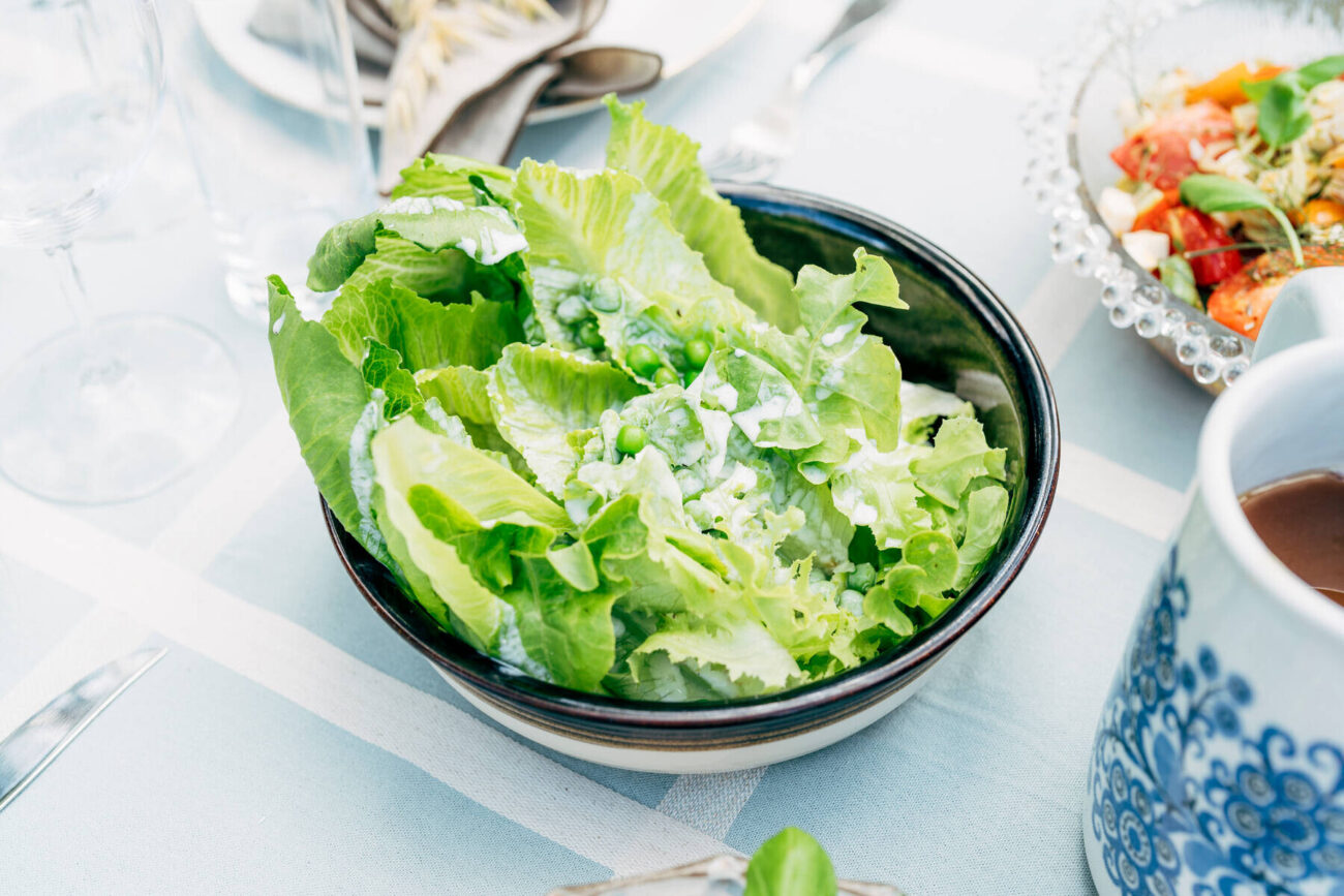 Teemu Laurellin vihersalaatti piimäkastikkeella