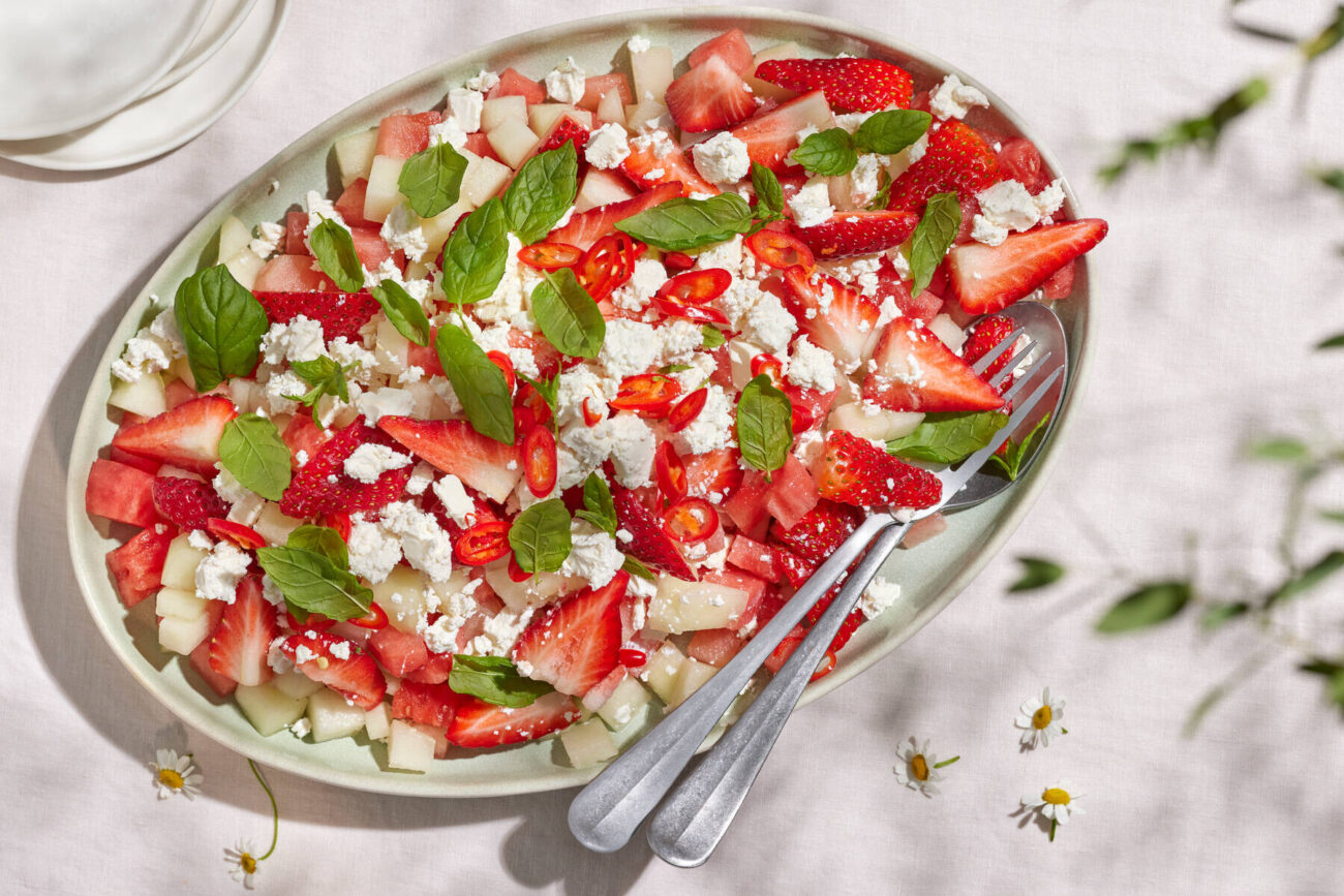 Mansikka-melonisalaatti