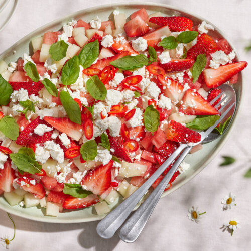 Mansikka-melonisalaatti