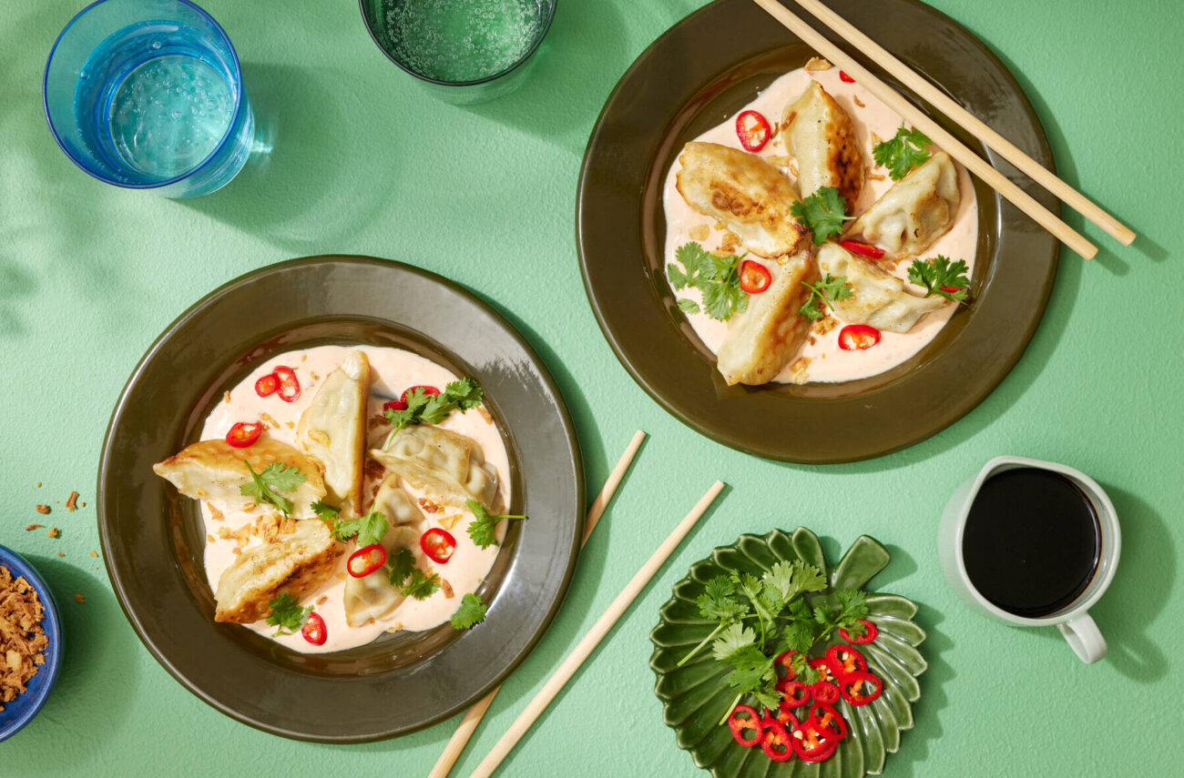 Gyozat chili-jogurttikastikkeella