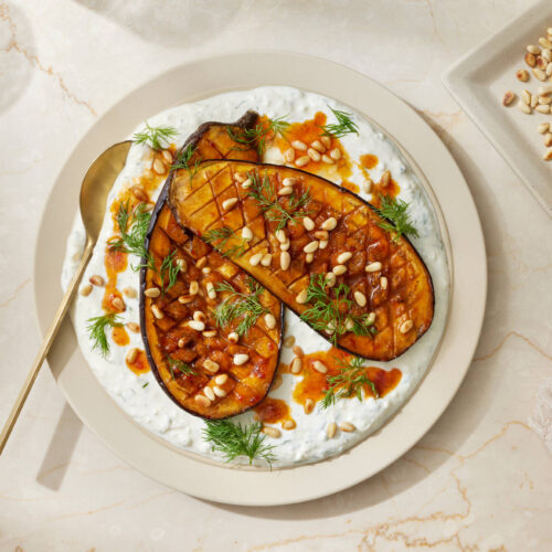 Harissamunakoiso ja feta-jogurttikastike