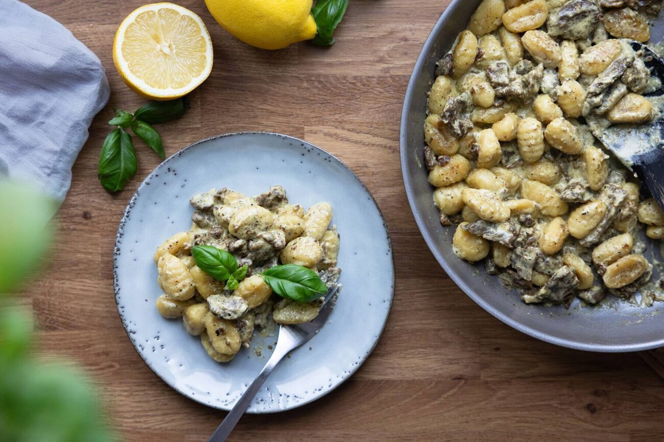 Härkis gnocchi-pestopannu