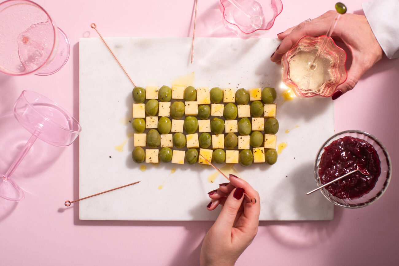 Juusto-oliivimosaiikki