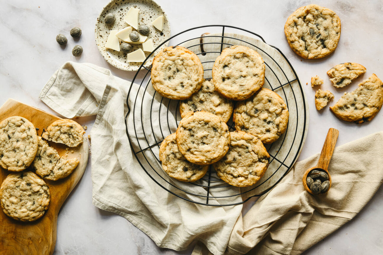 Valkosuklaa-salmiakkicookiet