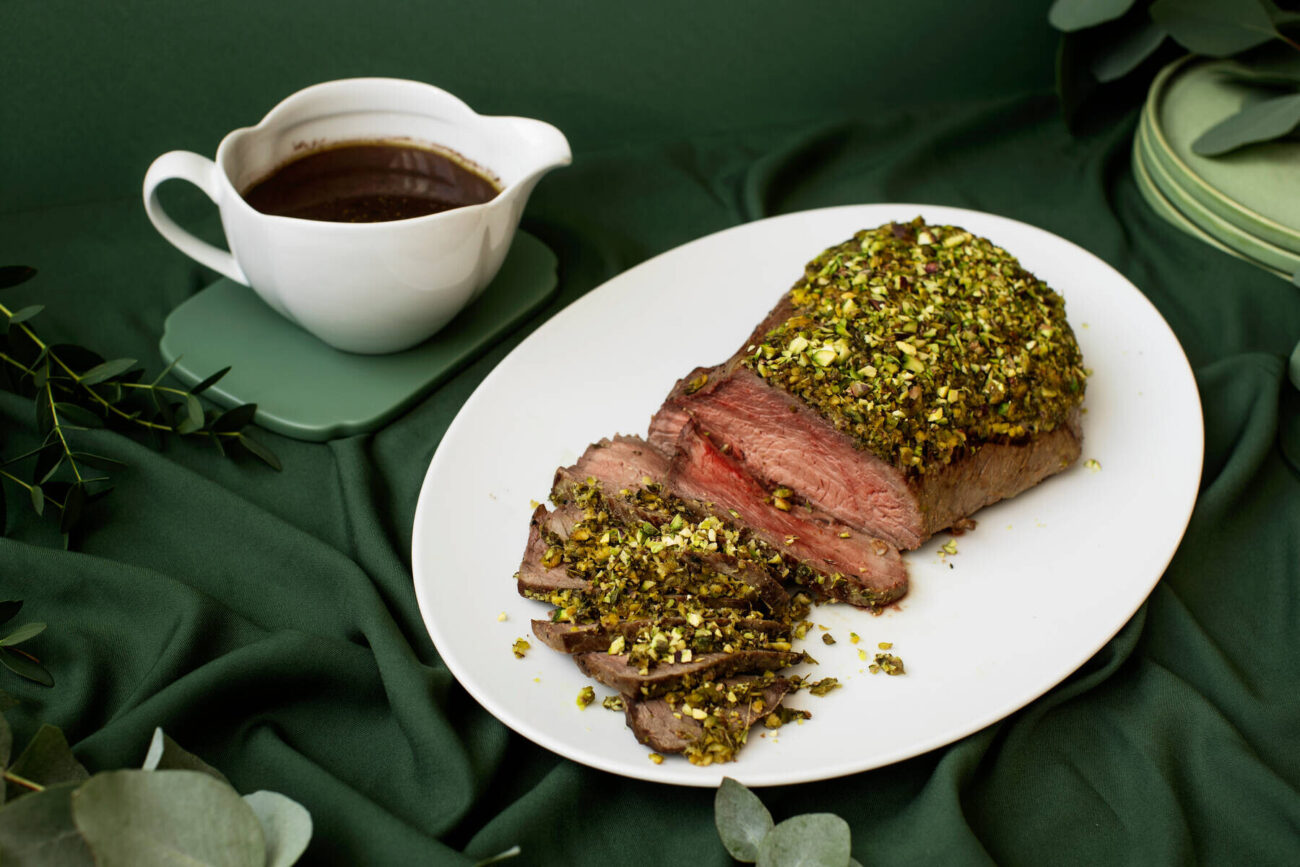 Kuorrutettu paahtopaisti ja glögi-punaviinikastike