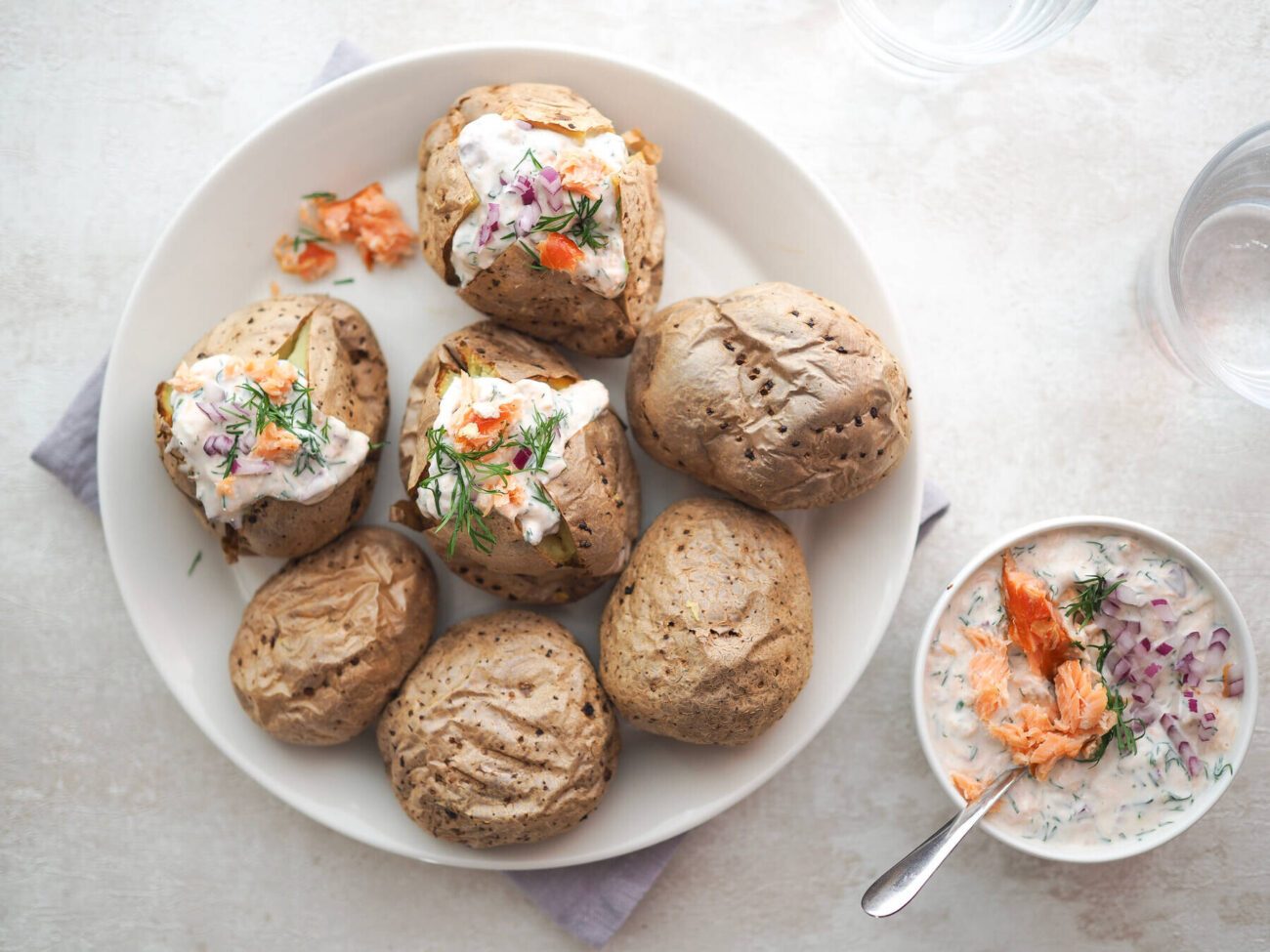 Uuniperuna airfryerissa ja savulohitäyte