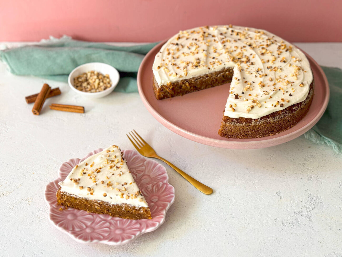 Vegaaninen porkkanakakku