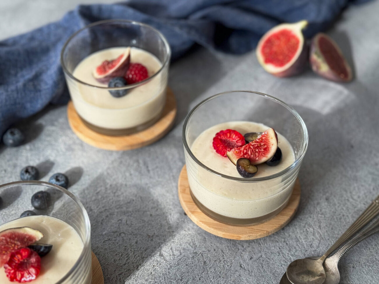 Vegaaninen jogurttipannacotta