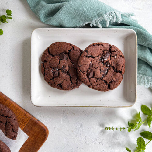 Vegaaniset minttusuklaacookiet