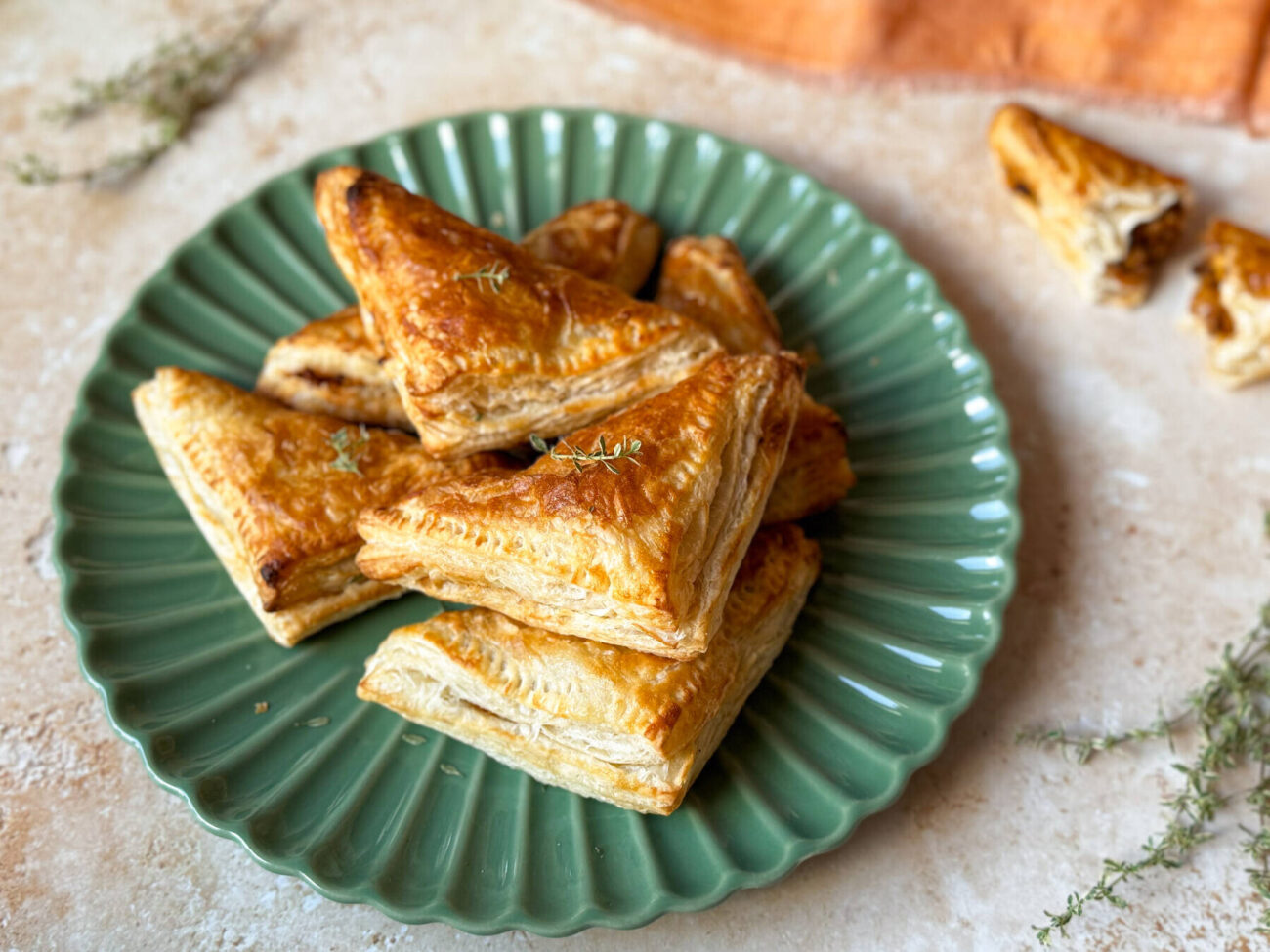 Vegaaniset kaurajauhispasteijat