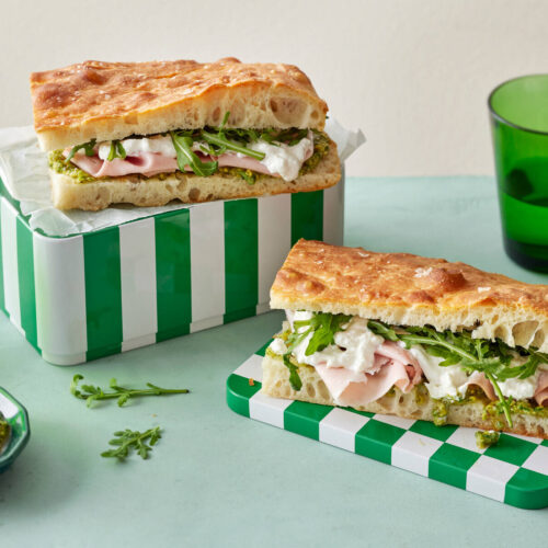 Schiacciata-leipä ja pistaasipesto