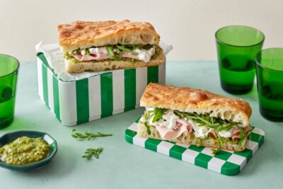 Schiacciata leipä ja pistaasipesto